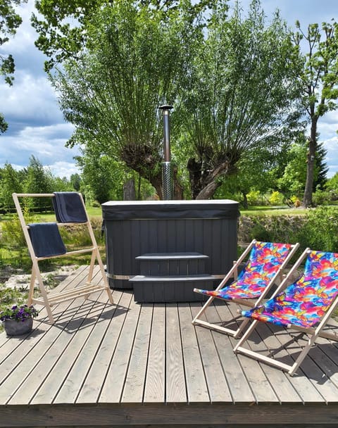 Hot Tub, sunbed