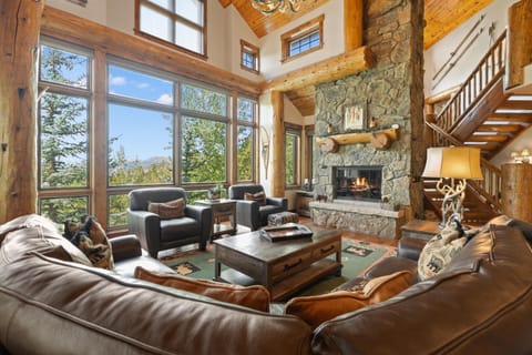 Day, View (from property/room), Living room, Seating area, Mountain view, fireplace, furniture