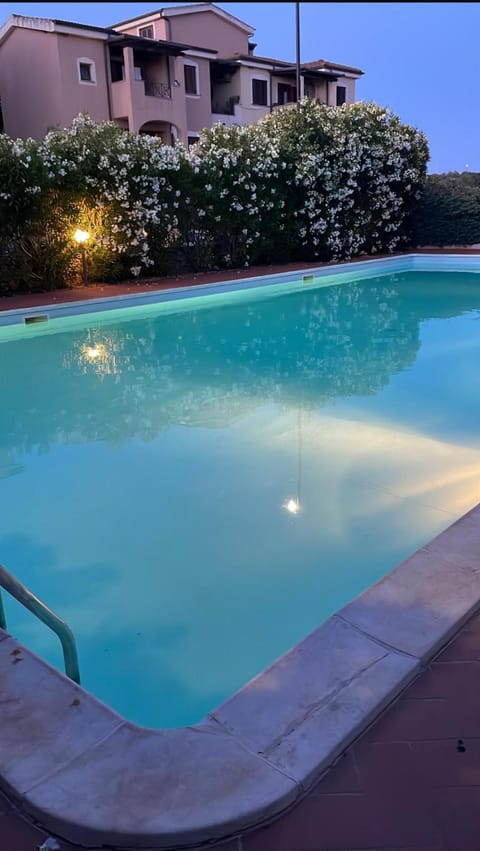Property building, Day, Pool view, Swimming pool