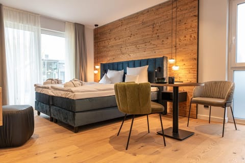 Bed, Living room, Photo of the whole room, Seating area, Dining area, Bedroom