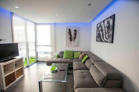 Communal lounge/ TV room, TV and multimedia, Living room, Seating area