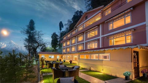 Property building, Patio, Garden, Balcony/Terrace, Seating area