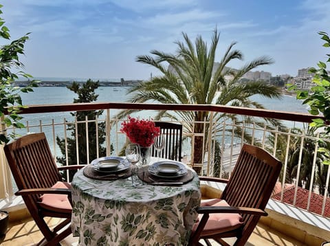 Balcony/Terrace, Balcony/Terrace, City view, City view, Landmark view, Landmark view, Mountain view, Mountain view, Sea view, Sea view, Quiet street view