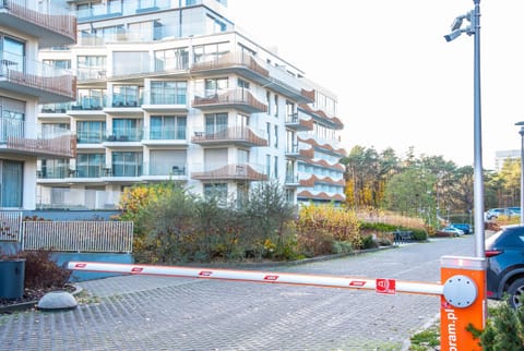 Property building, Neighbourhood, Location, Parking