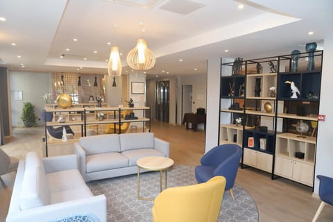 Communal lounge/ TV room, Lobby or reception