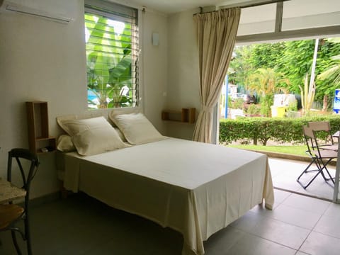 Bed, View (from property/room), Bedroom, Garden view