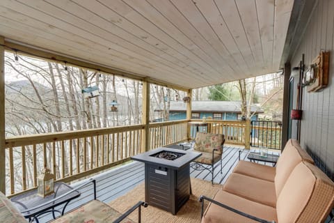 Nantahala Lake Family Home with Private Dock and Views House in Nantahala Lake