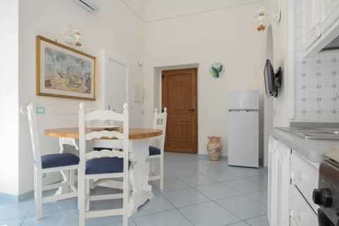 Un Angolo di Mare...nel centro di Ischia! House in Ischia