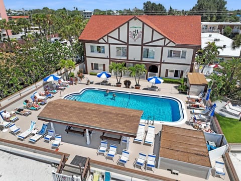 Swimming pool, Swimming pool