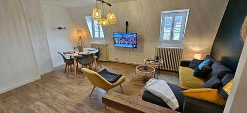 Communal lounge/ TV room, TV and multimedia, Living room