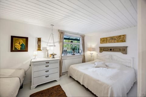Bedroom, wardrobe