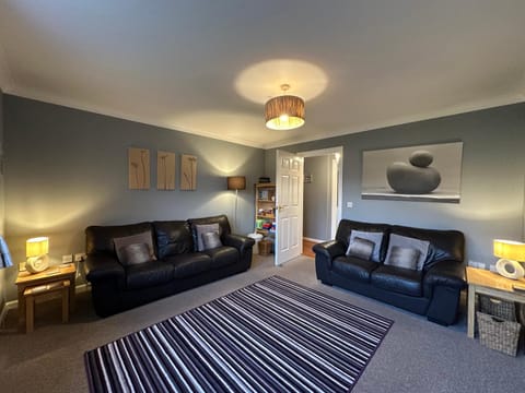 Living room, Photo of the whole room, Seating area