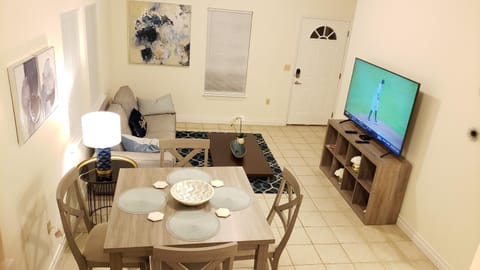 TV and multimedia, Living room, Seating area, Dining area