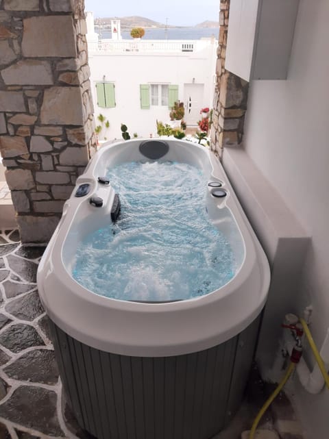 Hot Tub, Hot Tub
