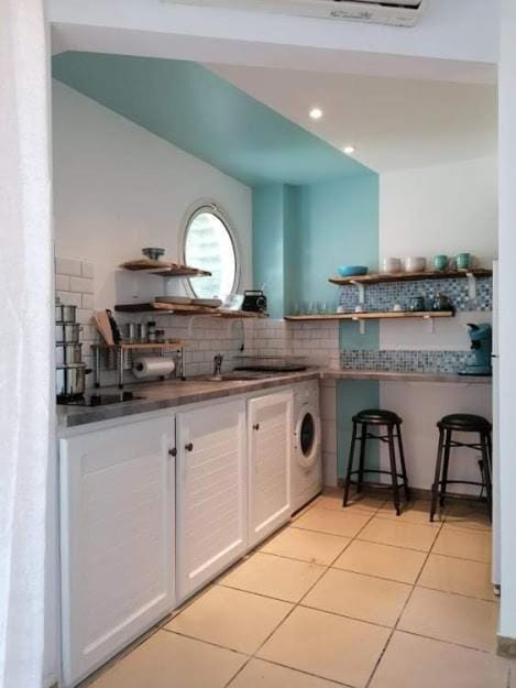 Kitchen or kitchenette, Decorative detail