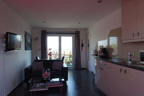 Kitchen or kitchenette, Seating area