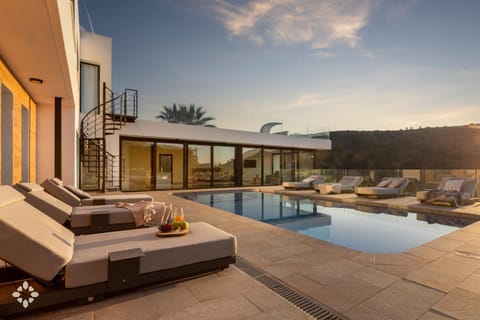 Property building, Patio, Day, Natural landscape, Mountain view, Pool view, Swimming pool, sunbed