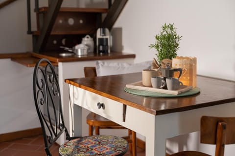 Coffee/tea facilities, Dining area