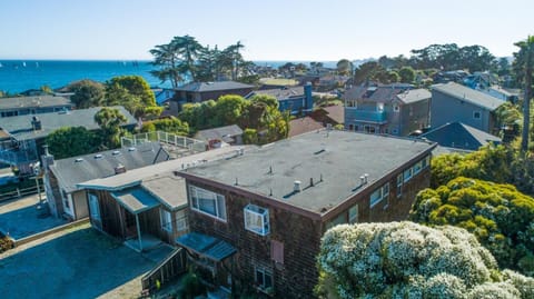 Property building, Day, Neighbourhood, Natural landscape, Bird's eye view, Sea view, Street view