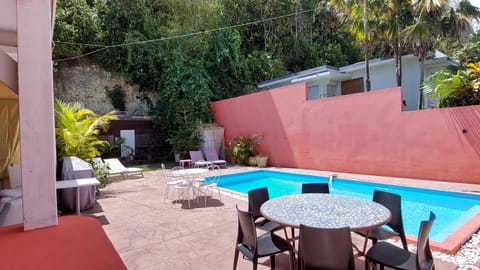 Patio, Day, Garden, Swimming pool, sunbed