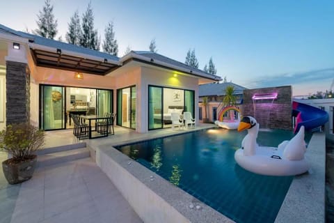 Property building, Swimming pool