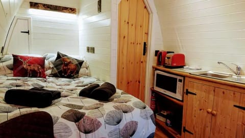 Owl Hut Cosy Ensuite Pod Snowdonia Coast Sleeps 2 Luxury tent in Wales