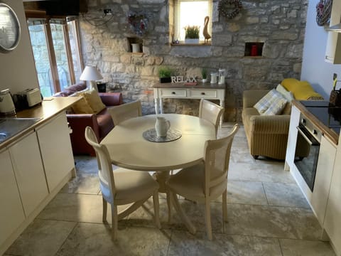 Activities, Kitchen or kitchenette, Living room, Seating area, Dining area, kitchen