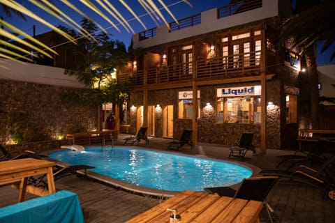 Night, Area and facilities, Swimming pool