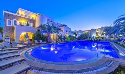 Property building, Night, Swimming pool, sunbed