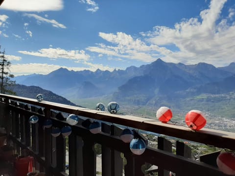 Balcony/Terrace, Mountain view