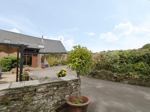 Pentre Barn House in Llanfoist Fawr