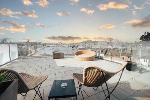 View (from property/room), View (from property/room), Balcony/Terrace, Balcony/Terrace, City view, Landmark view, Landmark view, furniture