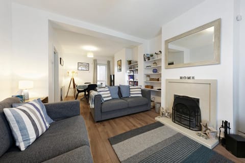 Living room, Photo of the whole room, Seating area, Dining area