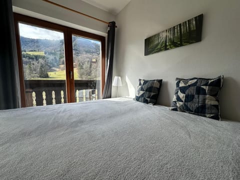 Bed, Mountain view
