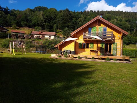 Property building, Natural landscape, Summer, Garden, Balcony/Terrace, Garden view, Mountain view