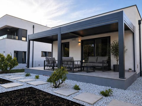 Property building, Day, Garden, View (from property/room), Balcony/Terrace, Seating area, Garden view