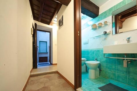 Toilet, Area and facilities