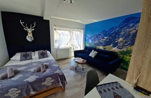 Bed, Living room, Photo of the whole room, Seating area, Bedroom