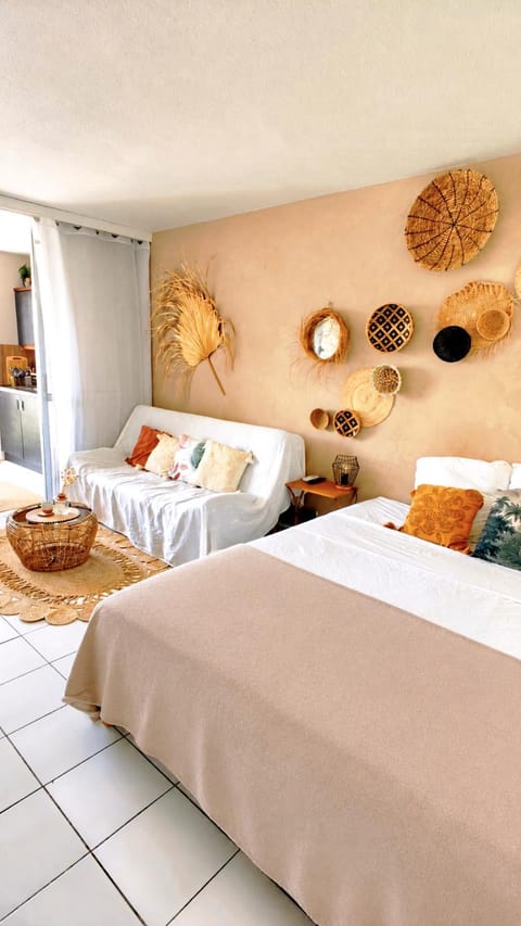 Bed, Photo of the whole room, air conditioner