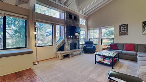 Spacious 4 Bed 3 Bath Condo Great For Families! Apartment in Mammoth Lakes