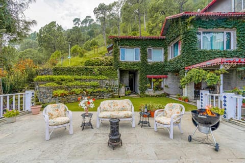 Property building, Seating area