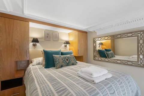 Bed, Bedroom, wardrobe