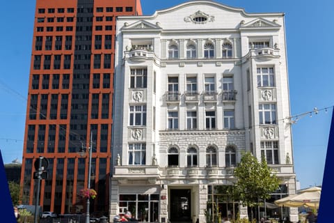 Property building, Day, Location