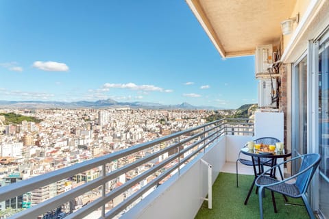 Balcony/Terrace, City view, Mountain view