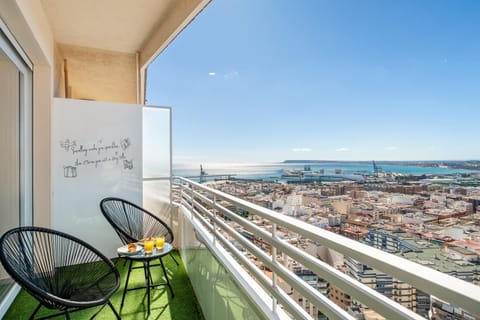 View (from property/room), Balcony/Terrace, City view, Landmark view, Sea view