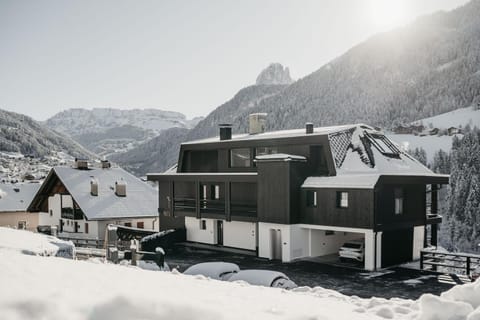 Property building, Day, Natural landscape, Winter, Mountain view