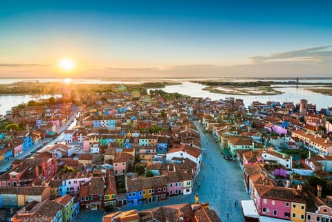 Nearby landmark, Natural landscape, View (from property/room), City view, Sea view, Sunrise, Sunset, Inner courtyard view