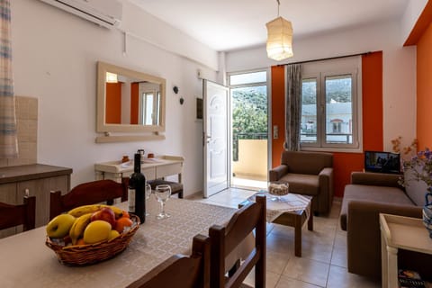 Living room, Photo of the whole room, Seating area, Dining area