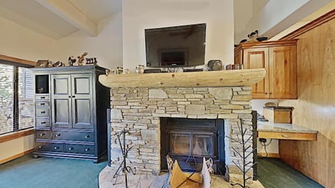 Spacious Two Bedroom Condo with Loft! Apartment in Mammoth Lakes