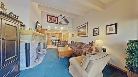 Spacious Two Bedroom Condo with Loft! Apartment in Mammoth Lakes